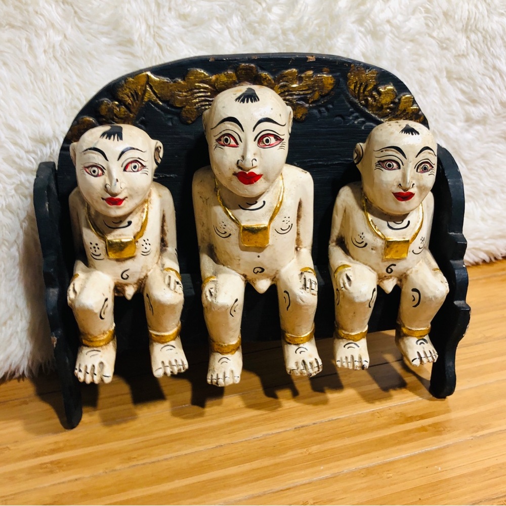 Balinese Agung Family on Wooden Bench 3 Figurine Set